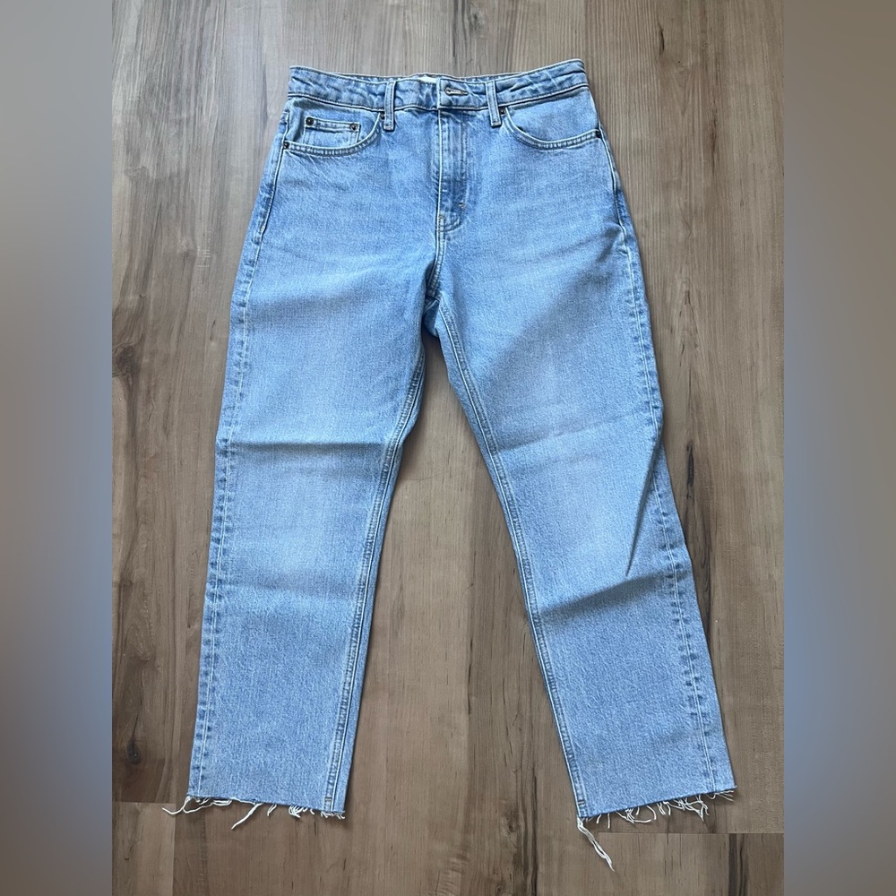 Women.Topshop raw hem jeans. Size 28 Color: blue.